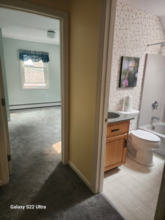 Private bathroom - Room for rent, private bath/2nd floor of owner-occupied home. Female only/Kitchen/laundry privileges