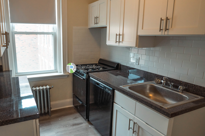 1 - AVAIL NOW-HUGE 2 Rm Studio. H/HW inc. Cat ok. No Broker Fee! Apartments