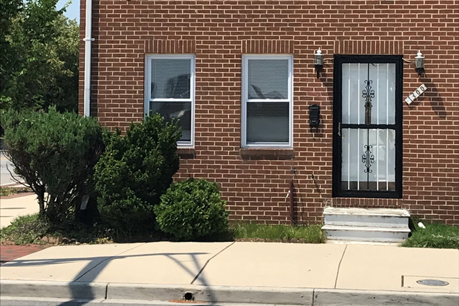 Front view - 1300 East Monument Street Townhome