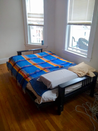 bedroom - SUBLET • ROOM + PORCH + LG OFFICE : $1050 UTIL Incl'd