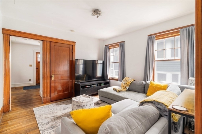 Living room - 3 Bed/1 bath unit one block away from Tufts Apartments