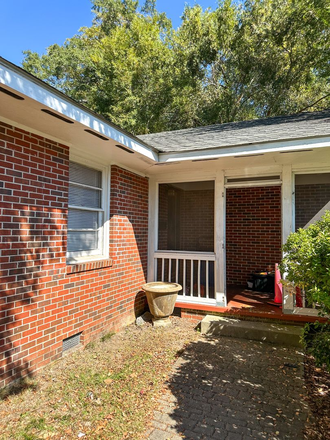  - 403 E Samford