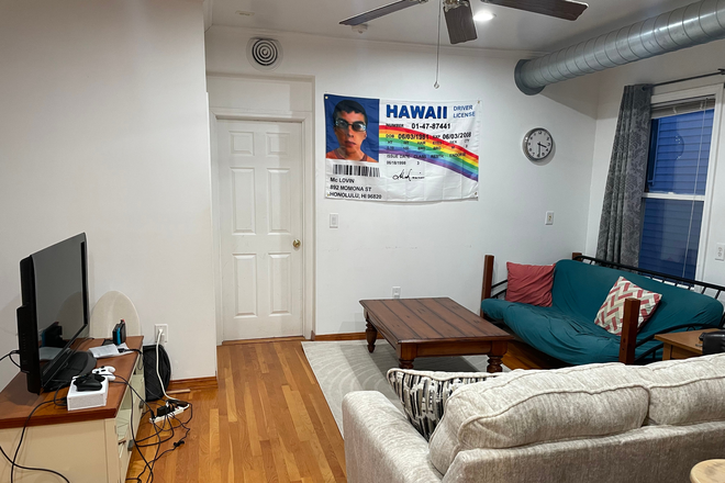 Living room - Room in shared, furnished 4 bed/2 bath Apartments