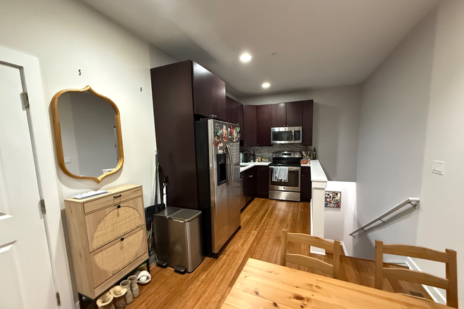 Kitchen - 839 N 16th St, Unit 1