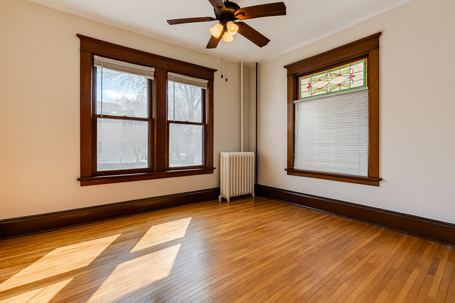 1st floor bedroom - 9 BEDROOMS / 3 BATHROOMS - $500 per bedroom -  7 blocks to campus Duplex