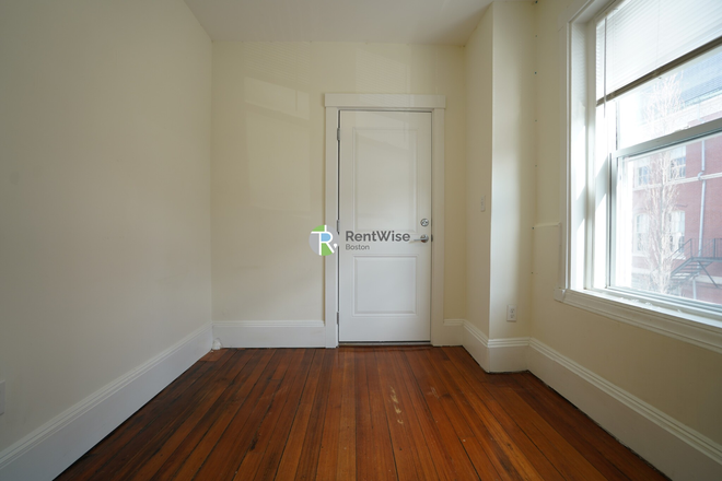 2 - $3150 | 2 Bed in Brookline Village | 06/01 | HHW Included | Pet Friendly Apartments