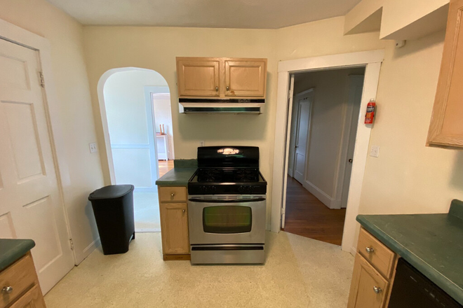 Call NOW for showings! 617-236-8600 - MANET RD - CH HILL 5BR DUPLEX AVAIL *9/1/2027* W/ LNDRY IN BLDNG, PRKING INC, 1.5 BATH, PANTRY, PRCH Apartments