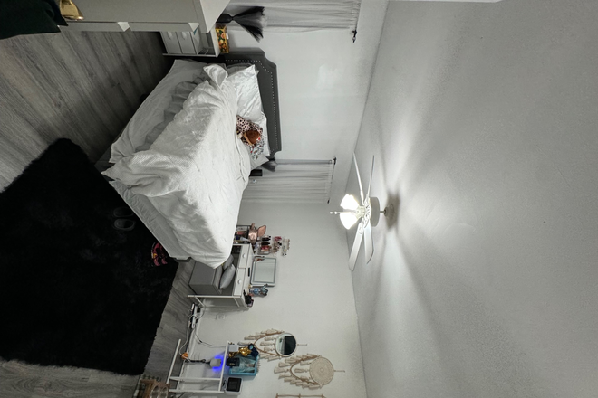 Bedroom 3. Big bedroom.  Multiple windows.  Large closet. - Roommate needed.  $600 per room House