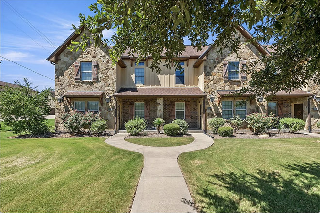 Street View - Barracks Spring Sublease (2 rooms available) Townhome