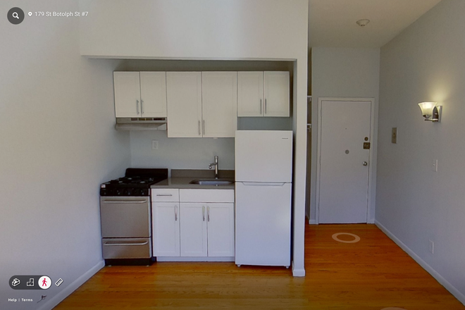 Hub Realty - Back Bay, beautiful studio in brownstone on quiet street Apartments