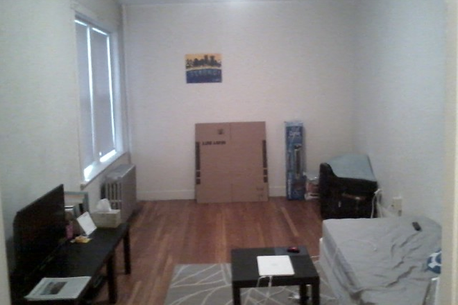 Hub Realty - Brighton, beautiful 3 bedroom split with new kitchen, street views, on BC shuttle Apartments
