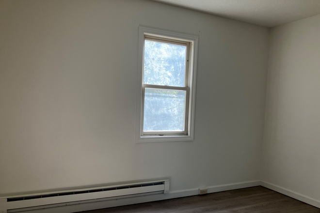 bedroom - Two bedroom apartment- August 1 - Umass bus