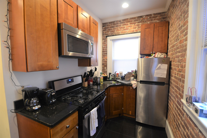 . - Renovated 2-bed on Peterborough St! Available 9/1/25 Apartments