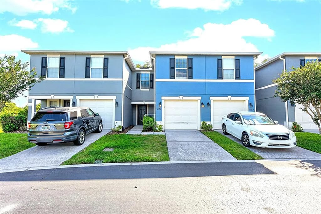 Outside house view - 2 Rooms Available – Female Only – 10 Min to UCF, Next to Waterford Lakes Towne Center