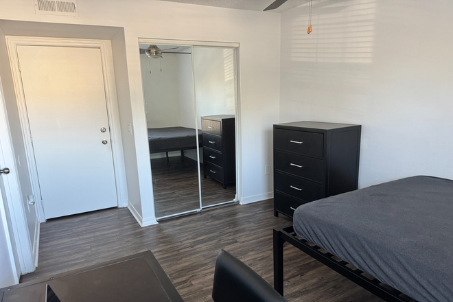 Bedroom - Subleasing 1 bed and 1 bath in a 4x4 apartment at Lexington Crossing