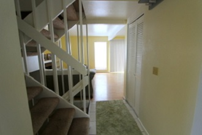 3 - AVAILABLE 6/5: 1600 Bradley Ct Townhome