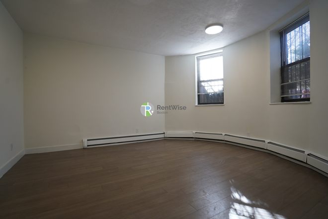 1 - NOW 2025: South End. Studio. Laundry. Heat/Hw Inc. Apartments