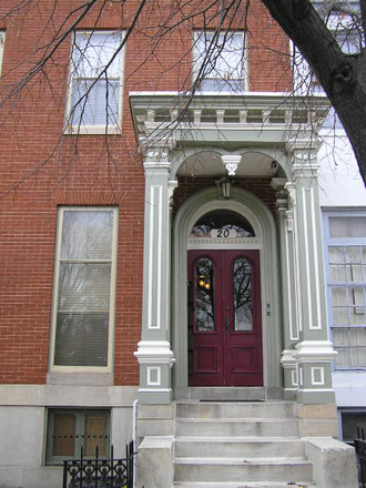 Front Entrance - Private Owned Apt Building close to campus