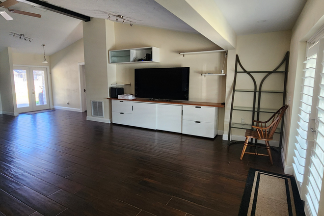 Great Room - Lake Stall Suites House