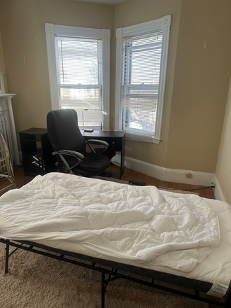 bedroom - Single room in house near Stonybrook Orange Line.