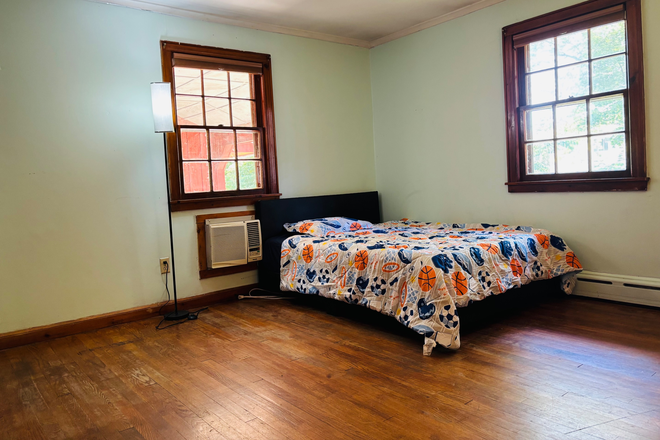 Bedroom - Rooms in 4-Bedroom Home Just 5 Minutes from UMass Amherst!