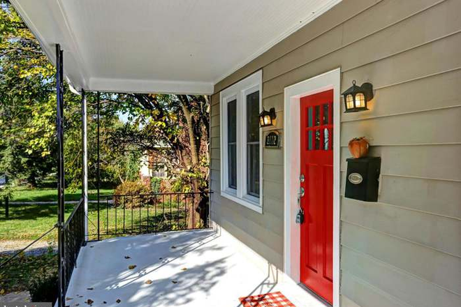 Front Porch - Louise ave House