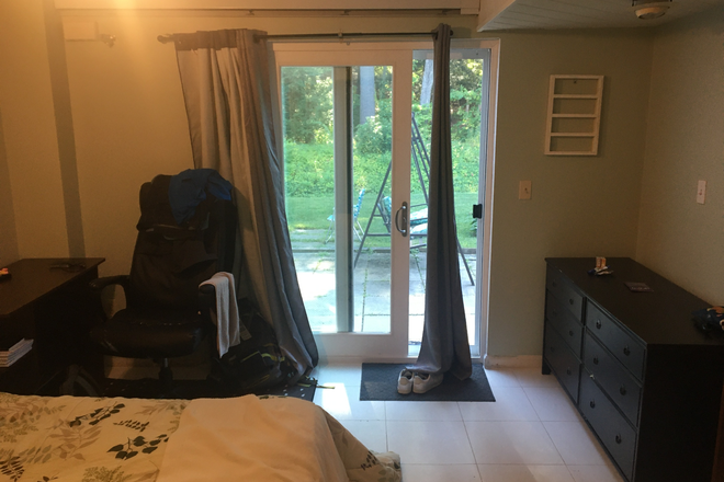 Bedroom - Pleasant house next to bus stop