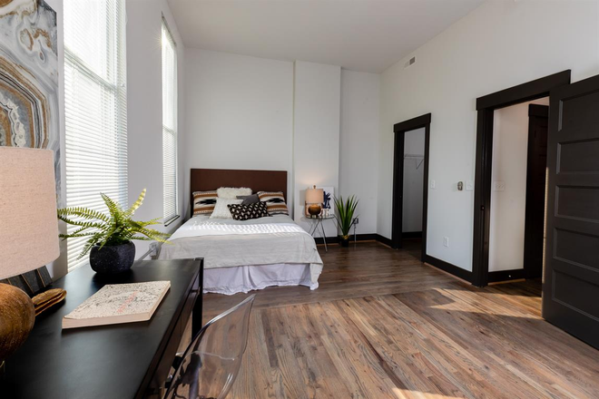 Bedroom - OTR apartment, 7mins from campus!