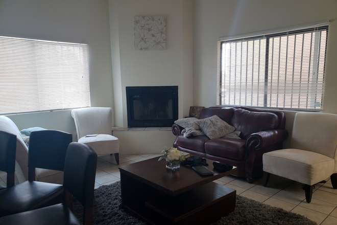 Large inviting living room - Close to campus large renovated 5 bedroom House