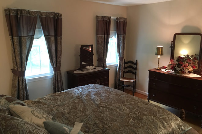 bedroom - Affordable furnished room with kitchen and laundry use,  close to campus House