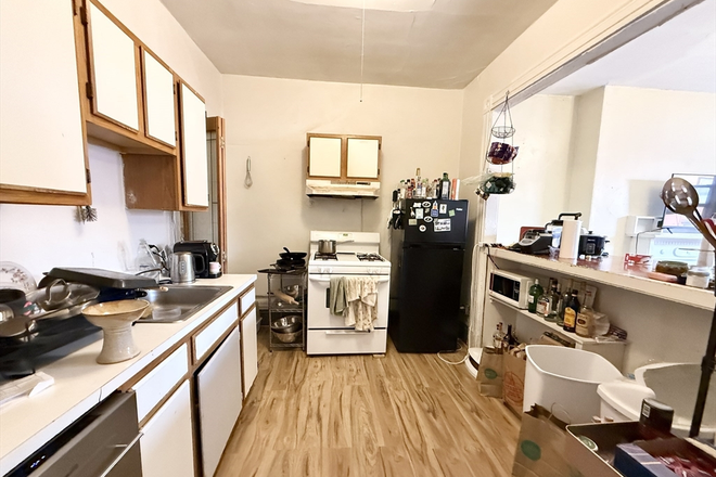 living - BEAUTIFULLY UPDATED 3 BED ON SYMPHONY!! HEAT/HOT WATER INCLUDED! AVAIL 9/1/26!! Apartments