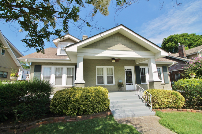 Front of house - Villa Place Rental