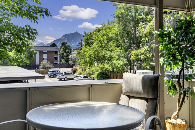 FLATIRONS AT THEIR BEST - CLOSE to CU, Dairy, & NAROPA plus Pearl or 29th Street MALLS=>.SUNDANCE VENUES!