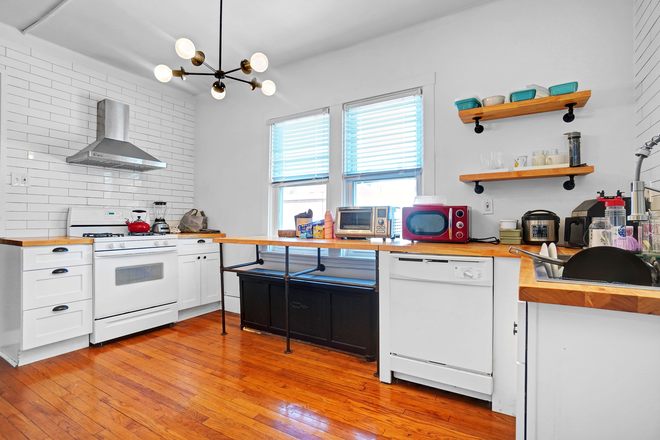 Kitchen - Spacious 3 bedroom apartment steps from campus