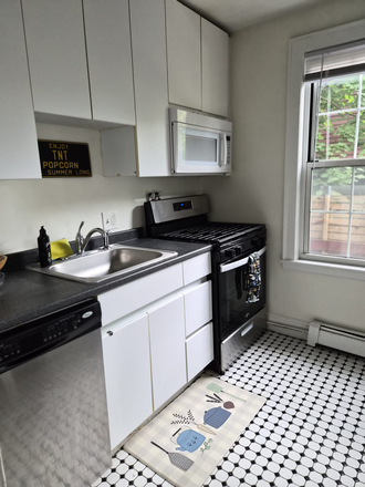 3 - Conveniently located FURNISHED condo 4 blocks to Harvard