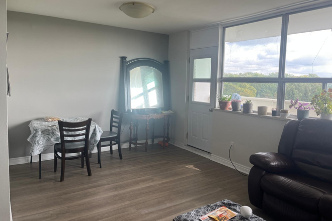 Breakfast nook, doorbto balcony - Shared room in a spacious two bedroom apartment, laundry in  building, paid parking, private closet.