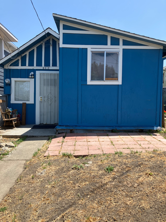 exterior - Stand alone cottage with fenced yard. Pets invited.