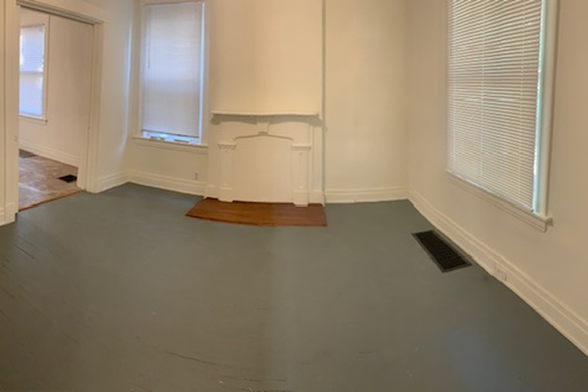 living room - Lovely three bedroom two bathroom house walkable to campus