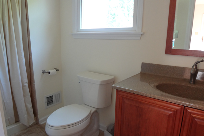 Private bathroom - Furnished room w/private bath for PU affiliate-Franklin Ave-Princeton House