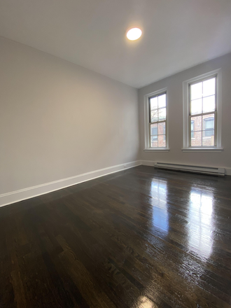a - 3 bed w/living room and LAUNDRY IN UNIT Apartments