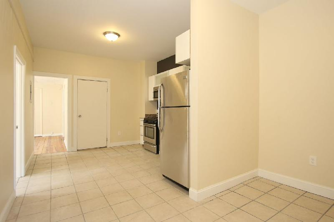 Call NOW for showings! 617-236-8550 - EVERETT ST - *NO FEE* LRG 4BR/1BA IN JEFFIRES PT NEAR MVERICK, MBTA W/ LNDRY IN BLDNG FOR *9/1/2026* Apartments