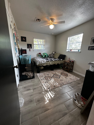 Bedroom - House close to campus