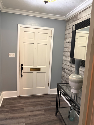 Front Entry - 2 Rooms Available completely renovated home-within 10 min to campus&Close to shopping, restaurants