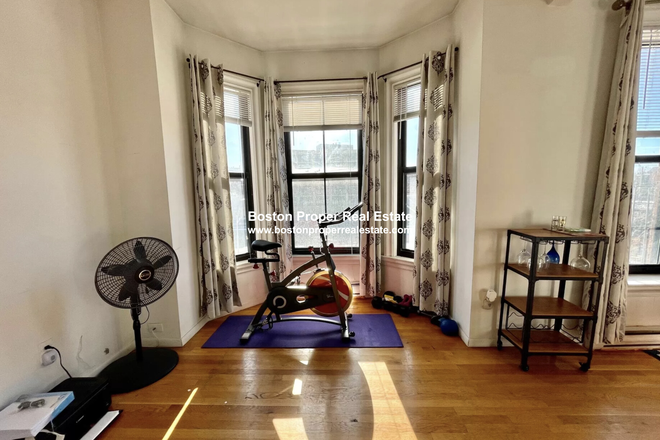 a - Biggie size Apartments