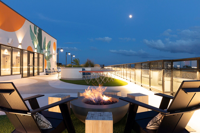 Rooftop - Hub Gainesville 3rd Ave Apartments