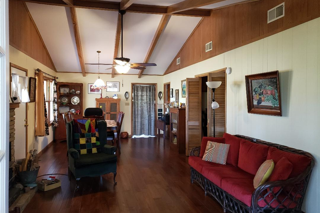 Living/Dining Room has vaulted ceilings - Rent-Free Work/Exchange in Webster House