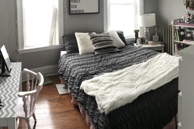 BEDROOM - Available 2025! 4 bed on Sunset! Duplex