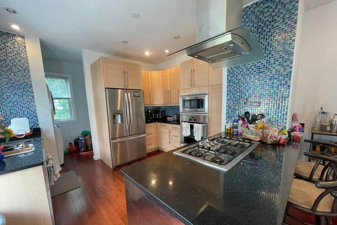 kitchen - 4 bedroom 2 bath walking distance to campus Apartments