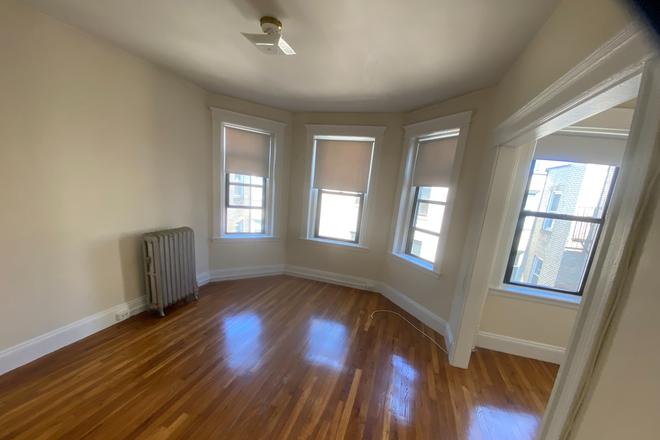 !! - Packard's Corner studios with heat and hot water included, NO FEE, laundry in building! Apartments