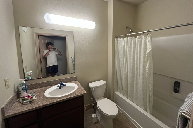 bathroom - Campus Village